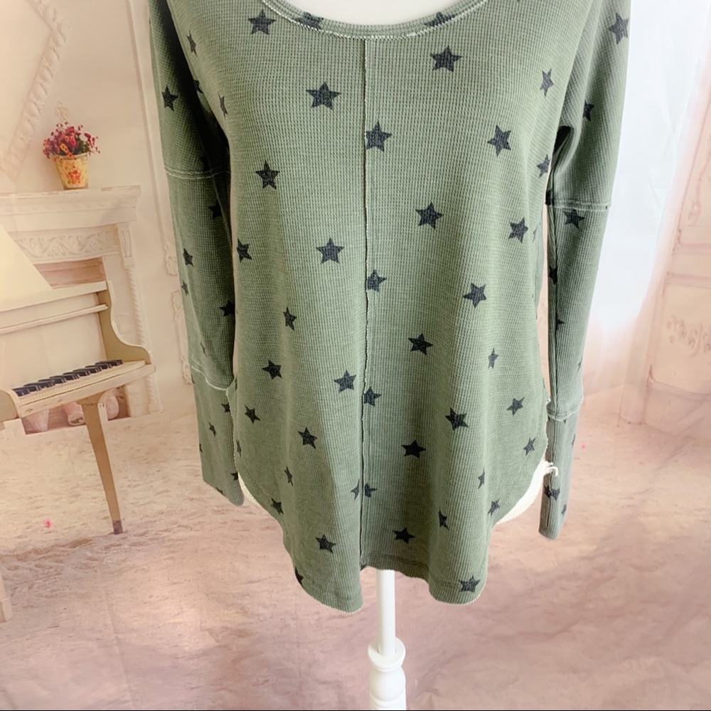 NEW Lucky Brand Star Print Thermal top - Picture 4 of 10